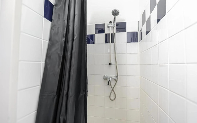 Comfortable 2BR Apt. Central and Well Connected