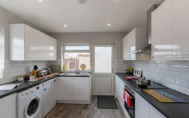 Altham Place-fully Refurbished 2-bath Bungalow