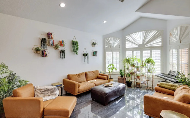 Luxe Phoenix Home w/ Pool + Basketball Court!