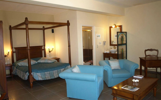 Porto Mani Suites