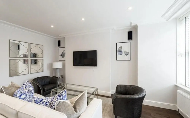 Designer 3 Bed Apartment With Balcony - 140