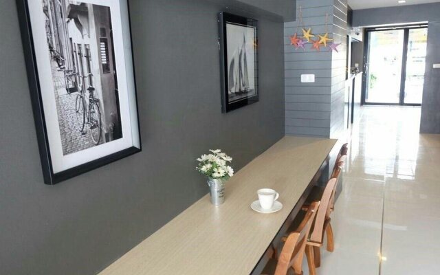 Loma Hostel at Phuket Town