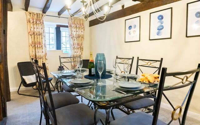 Karah Suites - Queen Annes Court