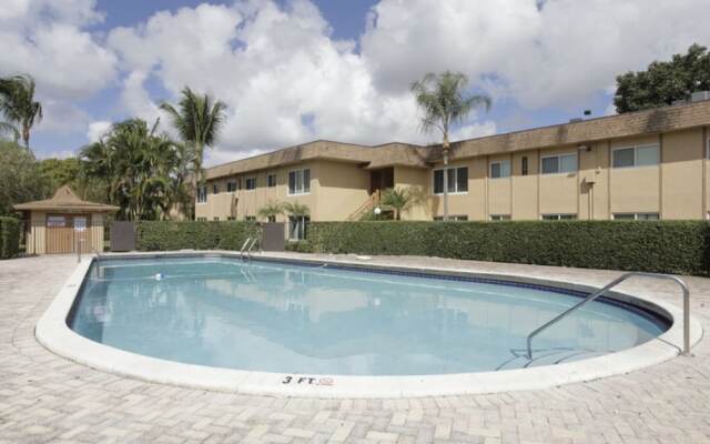 Lauderdale Lakes Getaway