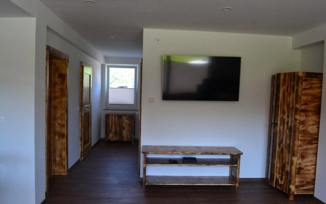 Small wooden houses and Apartments Zgornja Dobrava