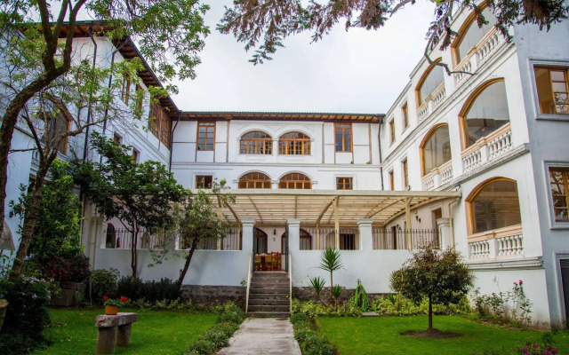Solera House Adventure Hostel