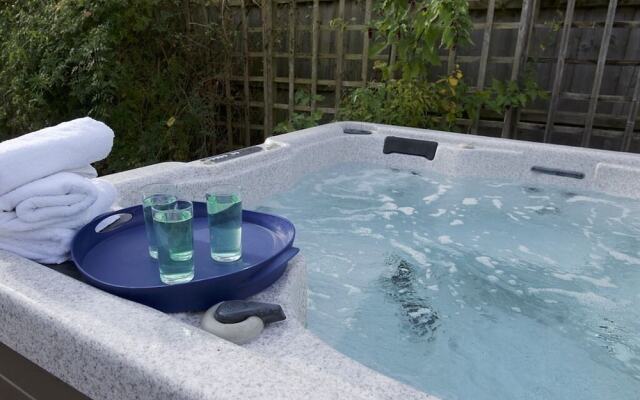 Rural Cottage in Dorset with Hot Tub