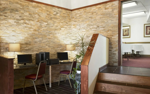 Ramada by Wyndham Pittsburgh/New Stanton