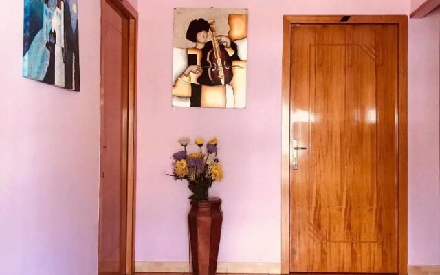 Gold Guest House & Bar