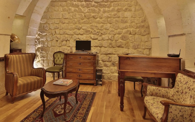 Golden Cave Suites