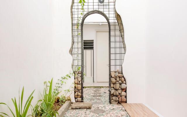 OYO 3512 Golden White House