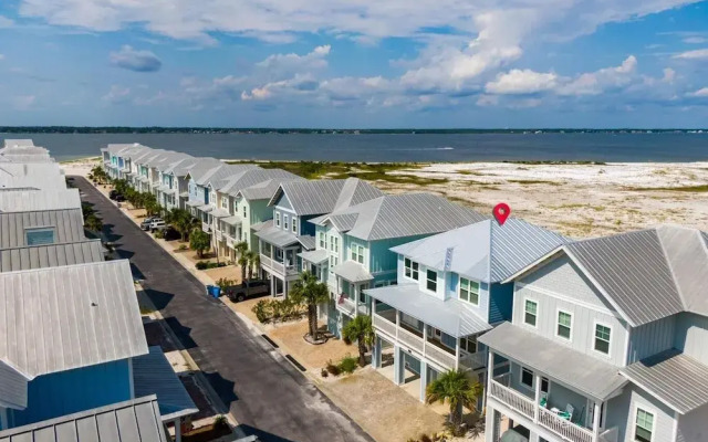 Salty Dog 5 Bedroom Home by RedAwning