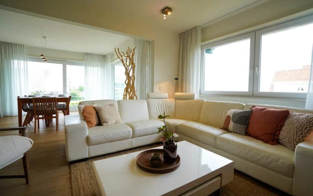 Spacious Apartment With Sea Views