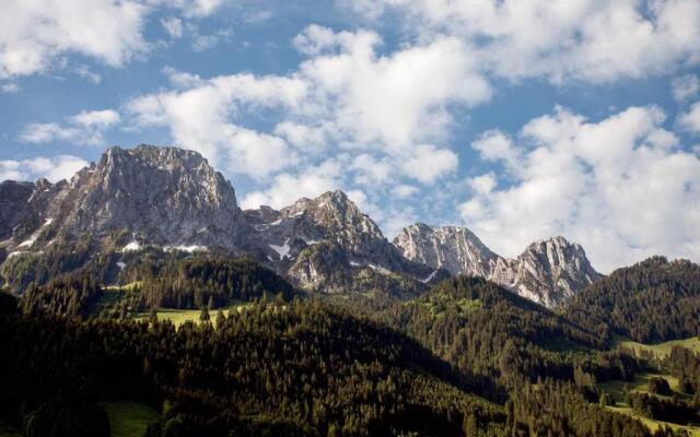 Regent Retreat by MC