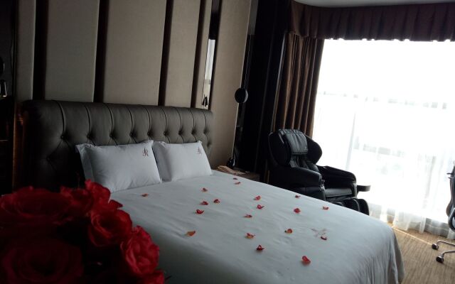 DeRUCCI Hotel