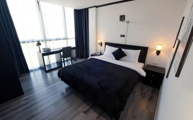 Atlantis Apartment Nguyen Thai Hoc