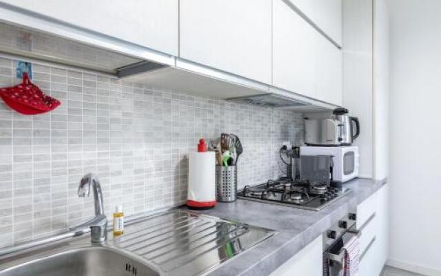 Piazza De Angeli M1 Comfortable Flat with Balcony