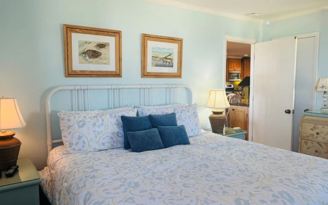 Clamelot 4 Bedroom Home by RedAwning