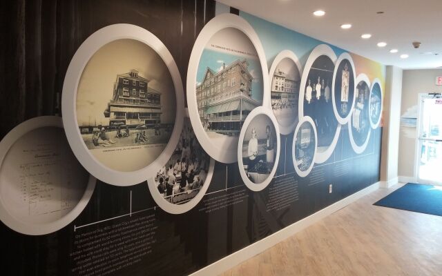 Commander Hotel & Suites