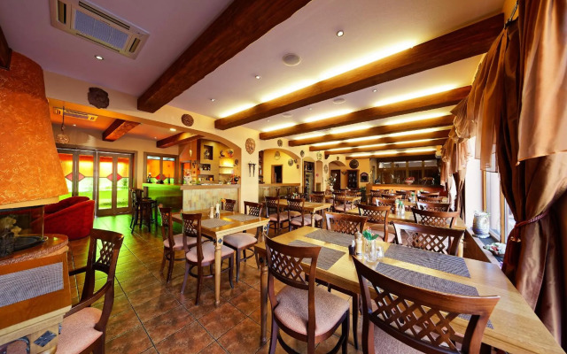 Max Inn Hotel