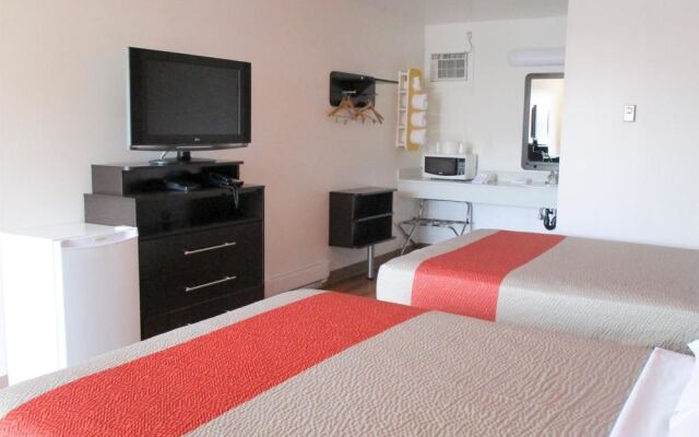 Motel 6 Kamloops, BC