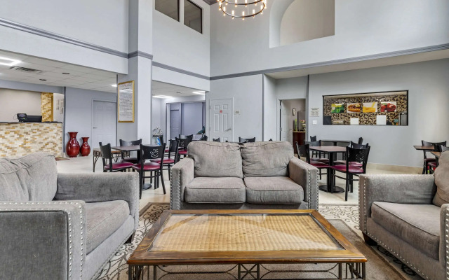 Quality Inn near SeaWorld - Lackland