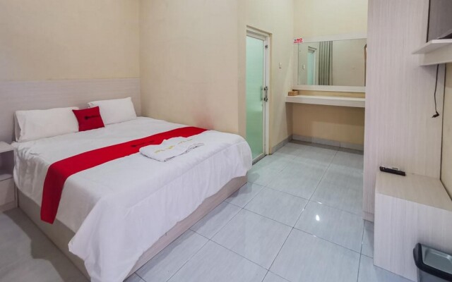 RedDoorz near Pantai Pancer Door Pacitan