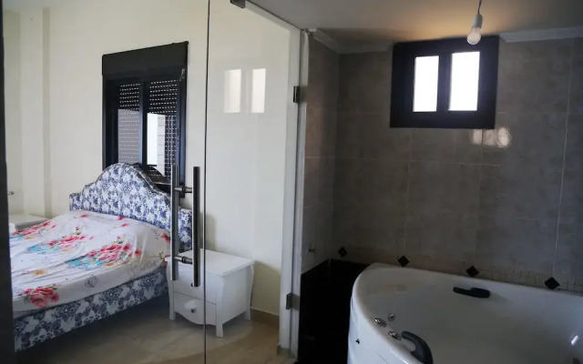 Quiet Comfy and Epic Seaview