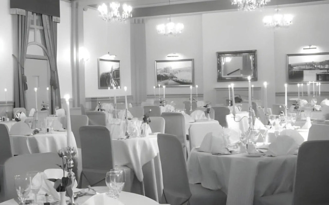 Palm Court Hotel