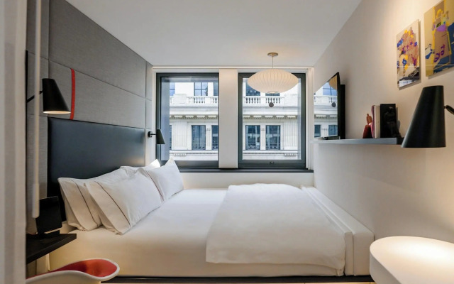 Отель citizenM Paris Champs-Élysées