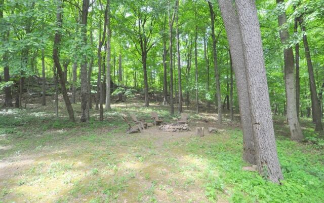 Sqyrls Nest - 3BR Retreat With a Hot Tub