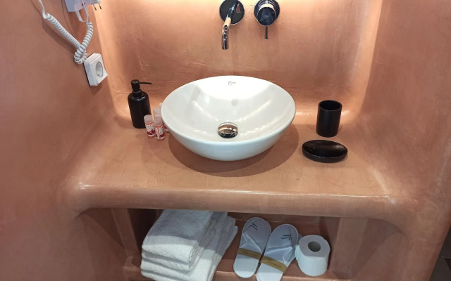 Amphitrite Suites Santorini