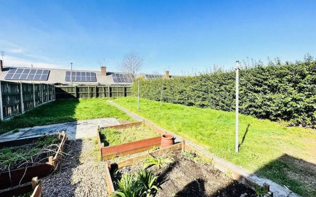 4 Bedroom House, 2 Bathroom-derby-close To Rolls Royce