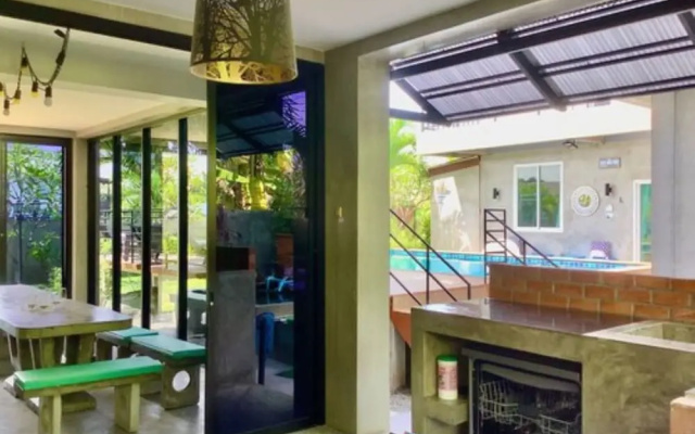 Villa Rajapruek Entire 3 villas 7 bedrooms near airport