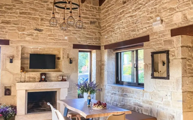 Olive Land - Γη Της Ελιας / Stone Villa.