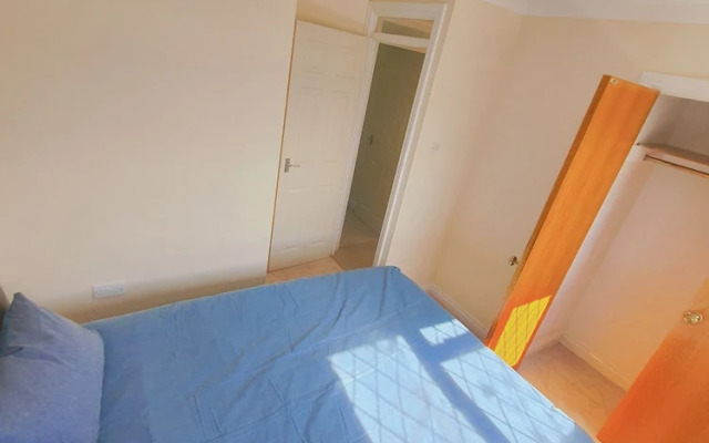 Bright and Spacious Holiday Home in Bradley Stoke