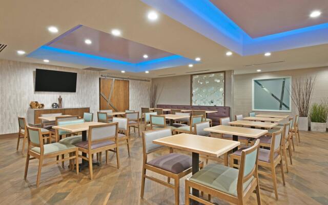 Holiday Inn Express & Suites New Cumberland by IHG