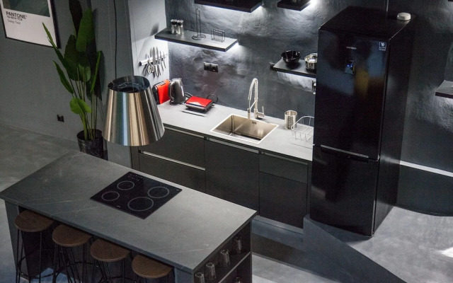 Modern Industrial Apt In Neos Kosmos