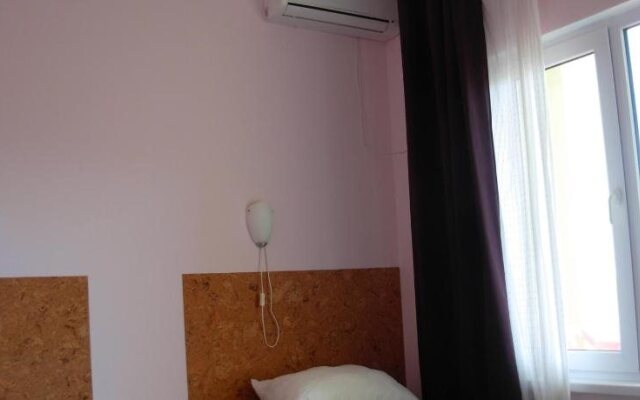Arhos Guest House