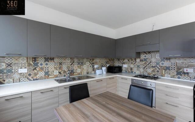 Comfy sofa, Super Penthouse with comfortable BED 360 Estates