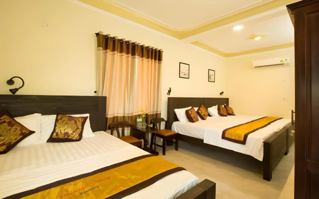 Riverside Pottery Village