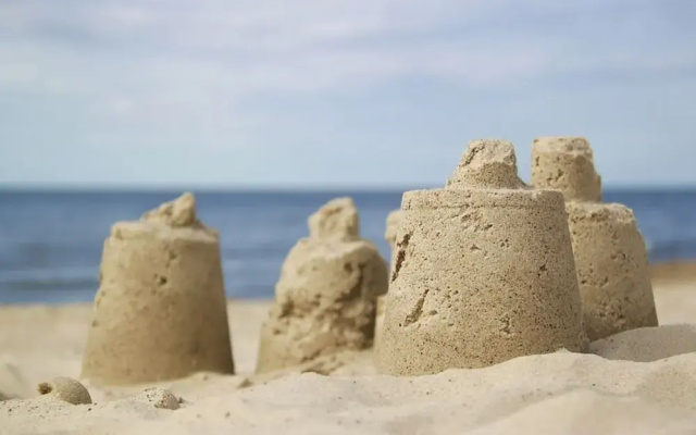Holiday Homes Close to the Beach, Large Playground