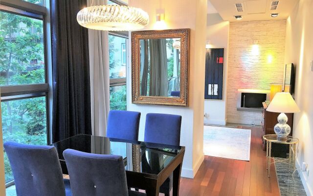 MONDRIAN Luxury Suites & Apartments Old Town Market Square