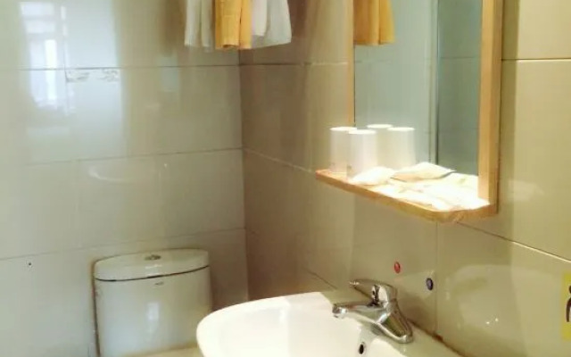 Rest Hotel (Hangzhou Xiaoshan Renmin Road Subway Station)