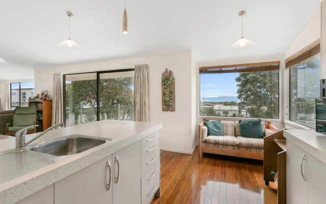 Sweeping Sea Views - Waihi Holiday Home