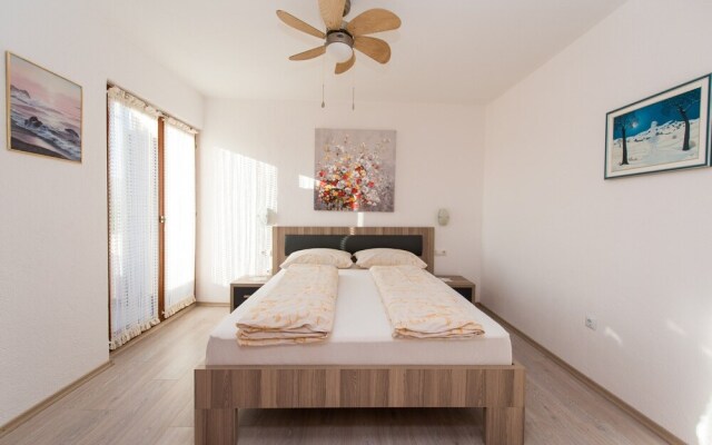 A1 Cozy Apt. w. big Garden, 2 Balconies & Grill