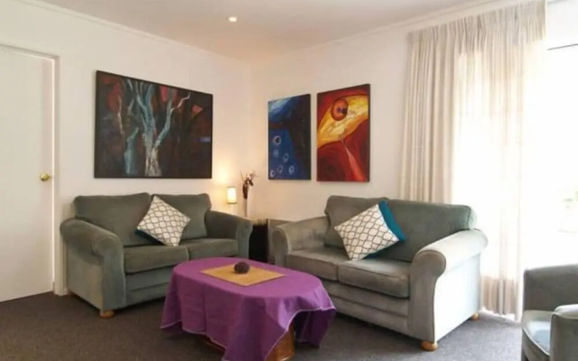 Christchurch City & Country Cottages - Nut Point Cottage