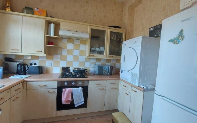 Extra Large One Bedroom Flat With Parking