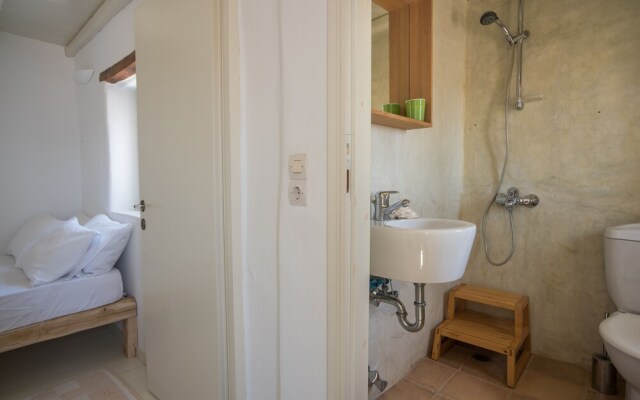 Elegant, laid-back and by the sea by VillaRentalsgr