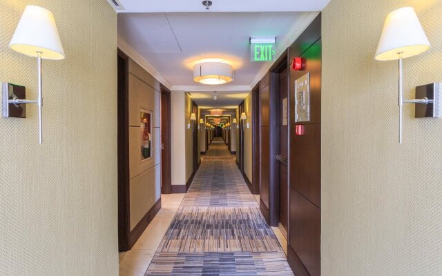 Crimson Hotel Filinvest City Manila